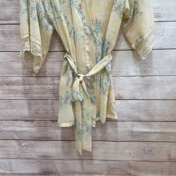 FLORA BY NIKROOZ ROBE IN YELLOW FLORAL - Picture 4 of 8